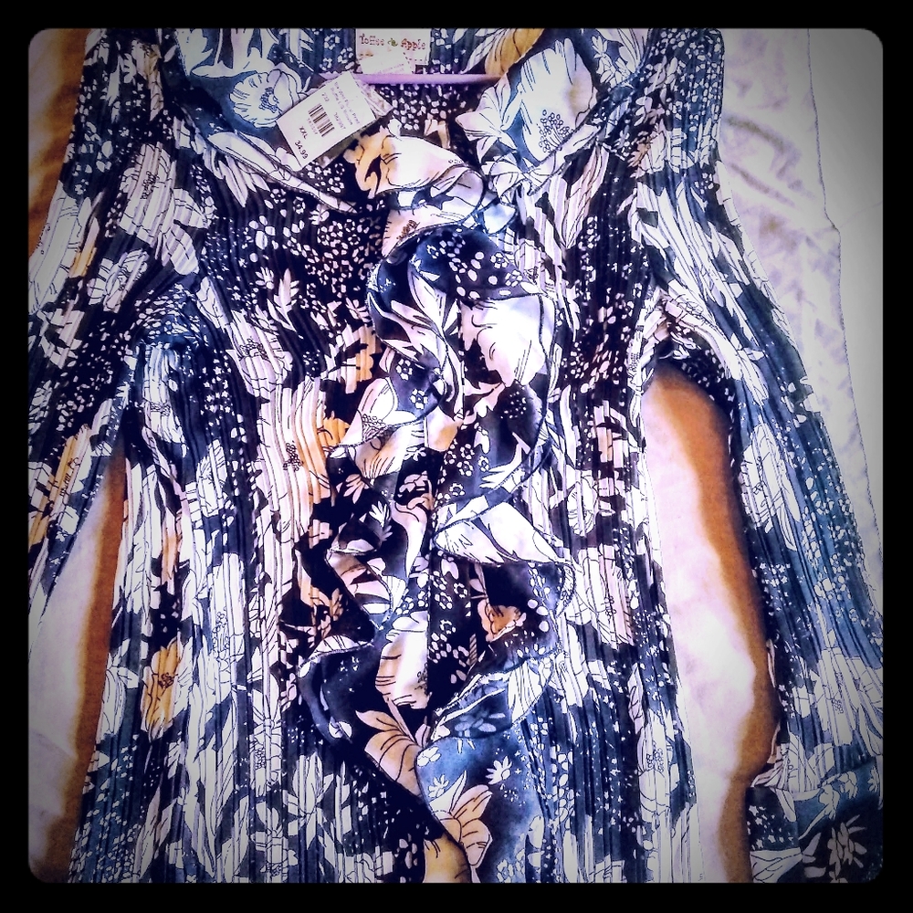 Floral back and White throw back button up